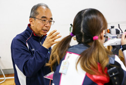 サムネイル：射撃・コーチ　鳥居健さん