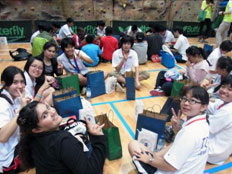 現地学生とのランチミーティングの様子