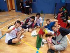 現地学生とのランチミーティングの様子