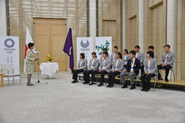 画像：小池知事より激励