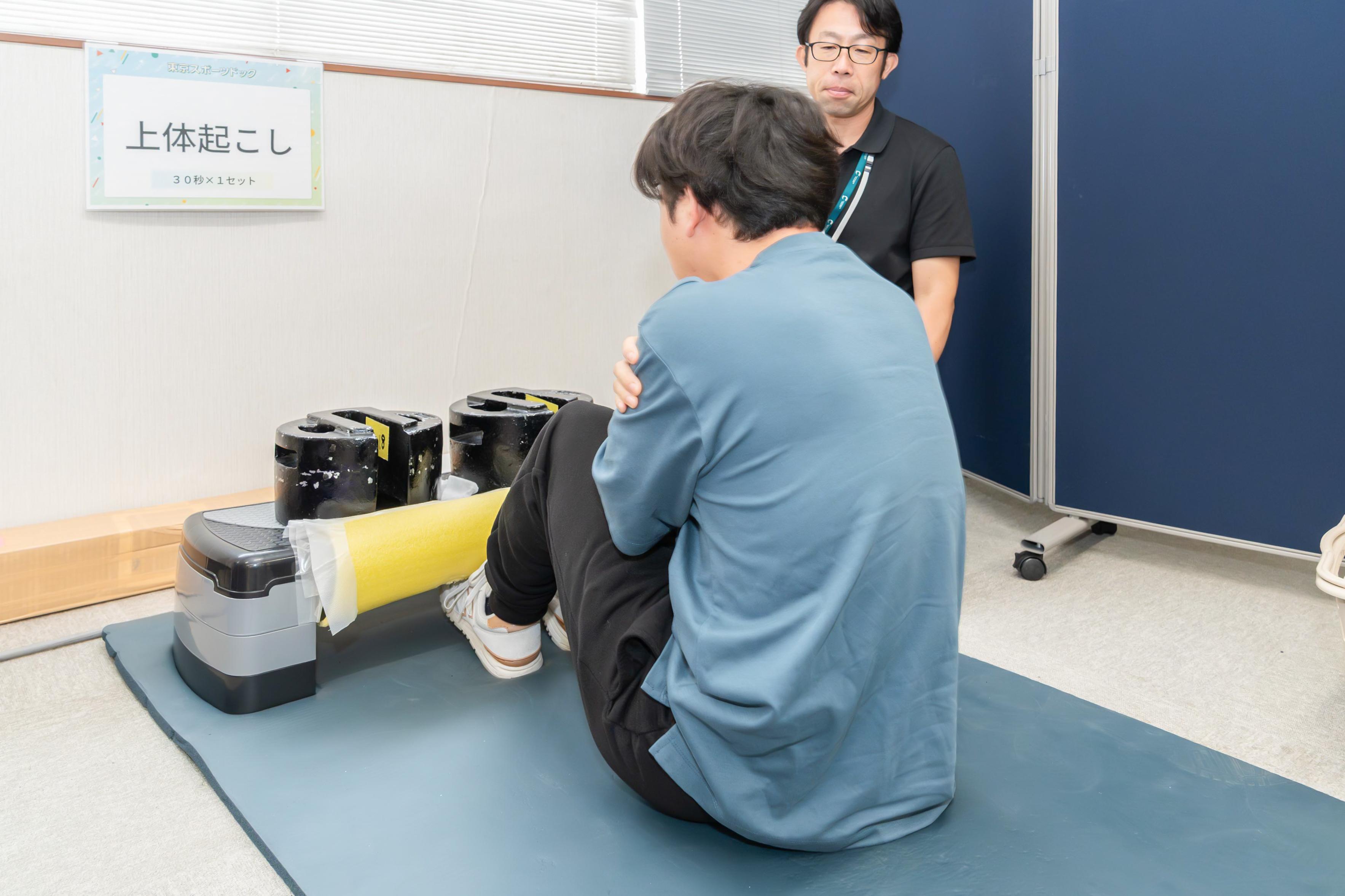 上体起こしの様子