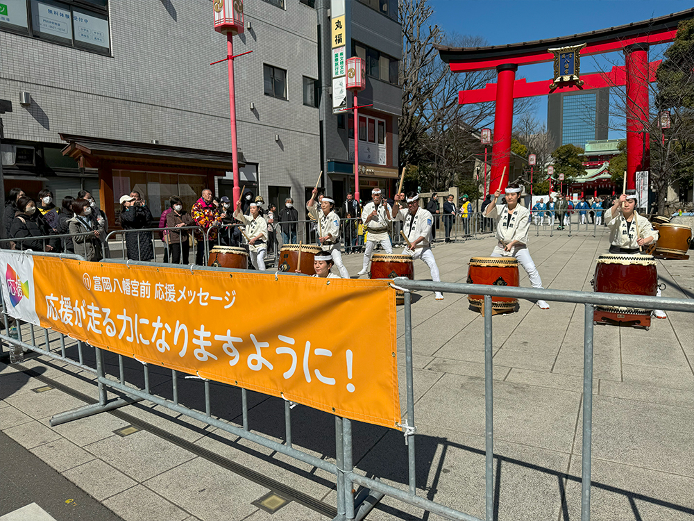 富岡八幡宮前の様子です。