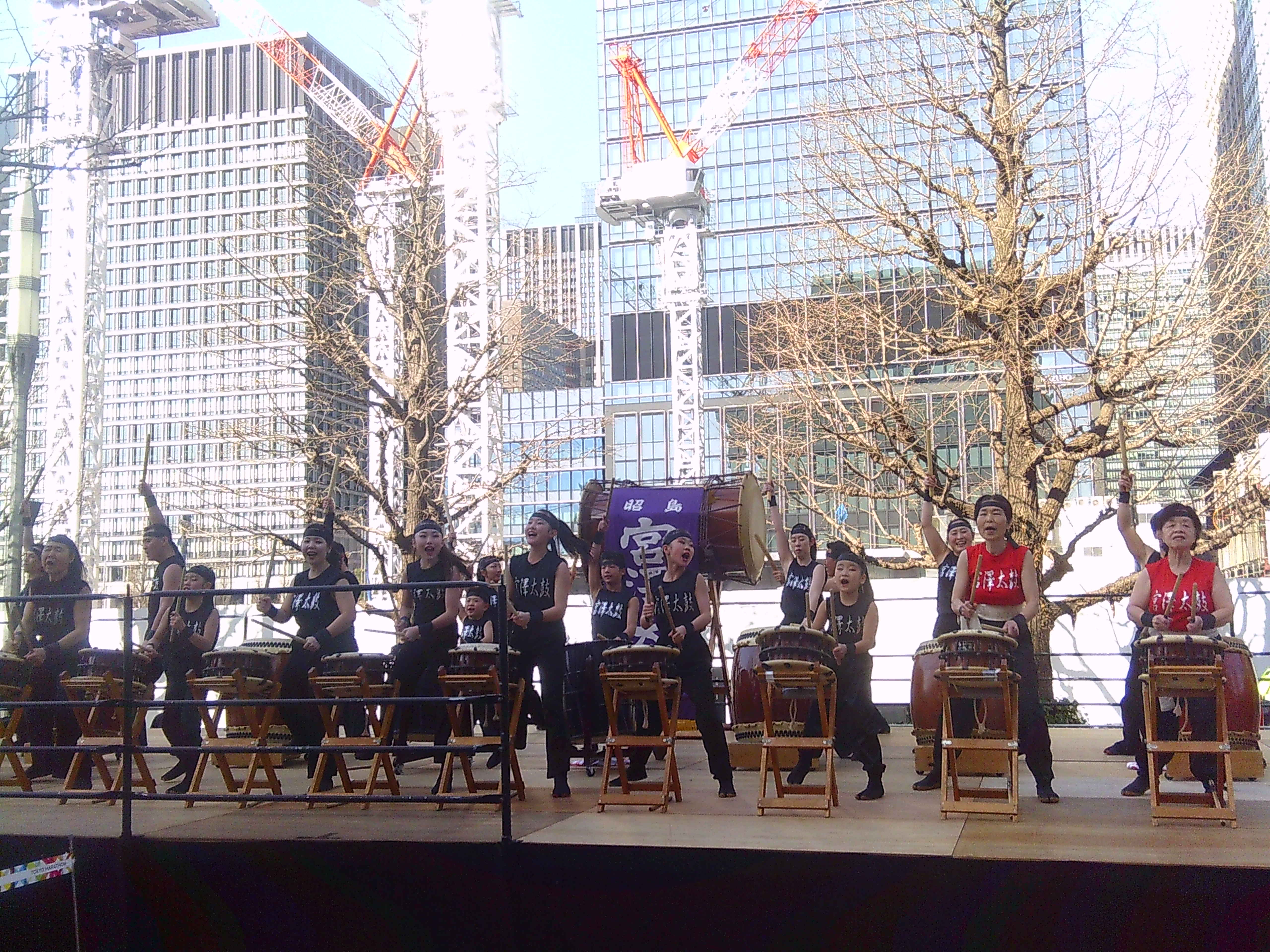 東京駅前・行幸通りの様子です。