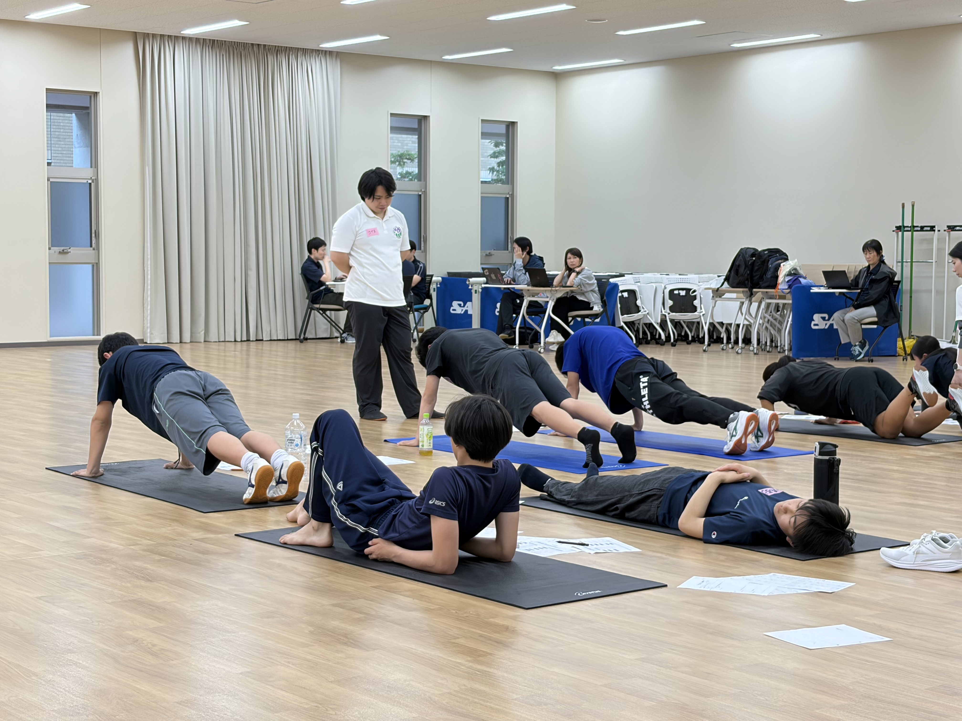 腕立て伏せ