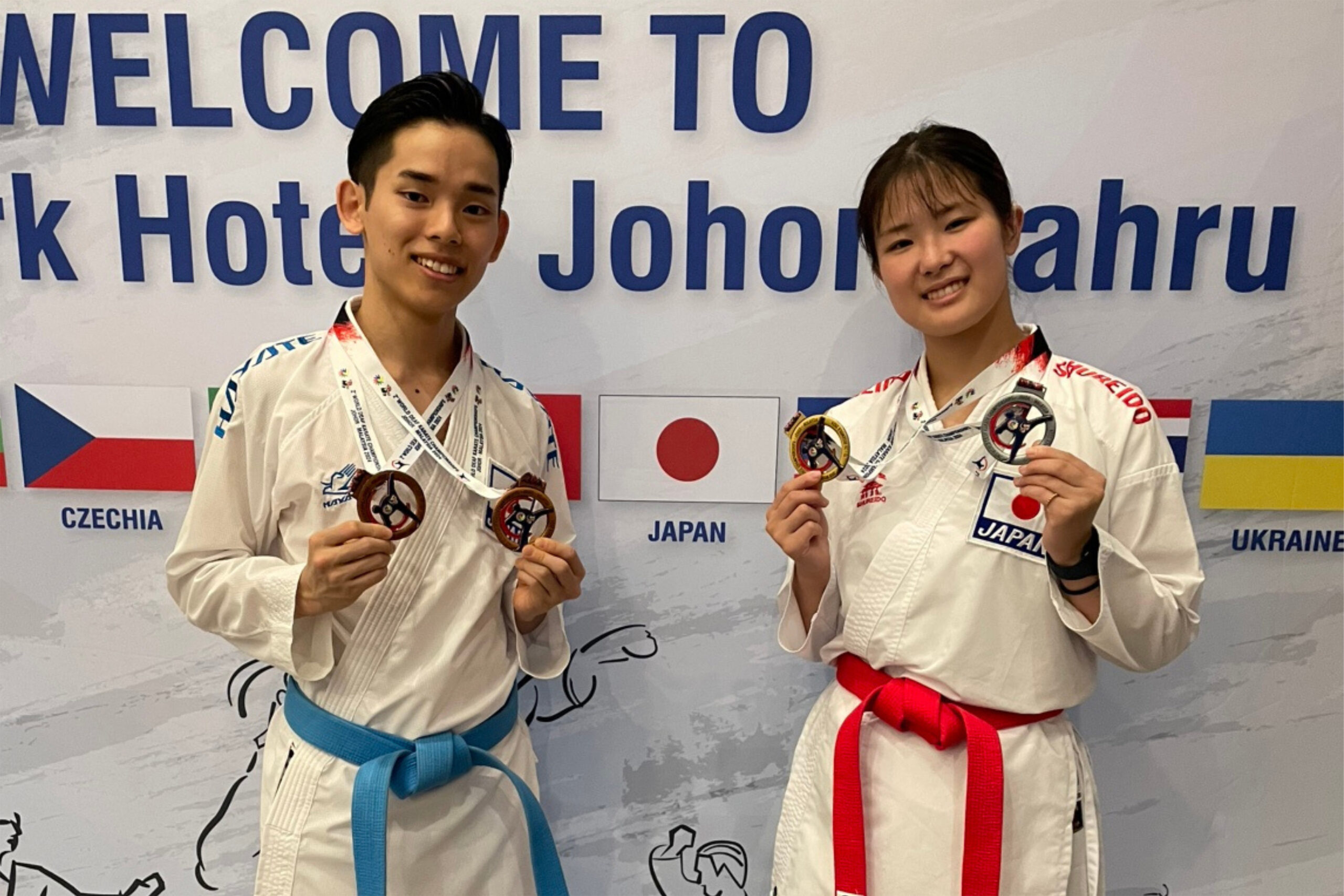 The photo of Ogura with Mori and his medal.